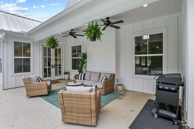 22302 County Road 422, Lindale, TX 75771