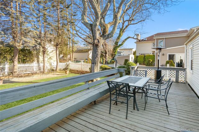 23 Harvard Street, Roslyn Heights, NY 11577