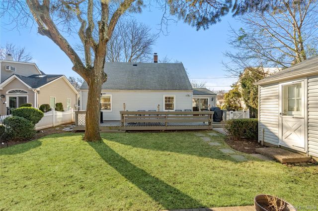 23 Harvard Street, Roslyn Heights, NY 11577