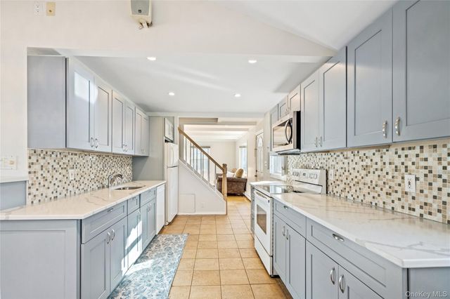 23 Harvard Street, Roslyn Heights, NY 11577