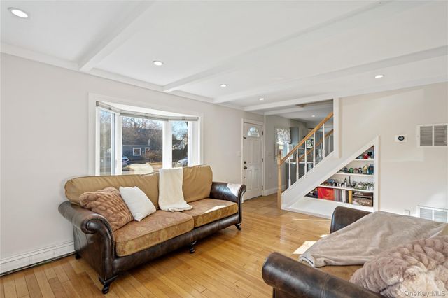 23 Harvard Street, Roslyn Heights, NY 11577