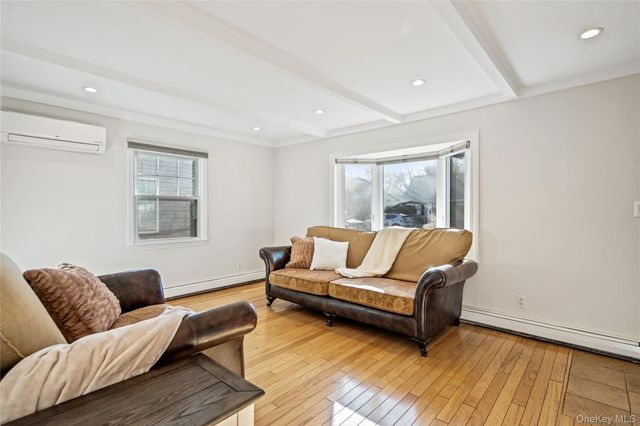 23 Harvard Street, Roslyn Heights, NY 11577