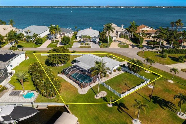 2025 SE 39th ST, Cape Coral, FL 33904