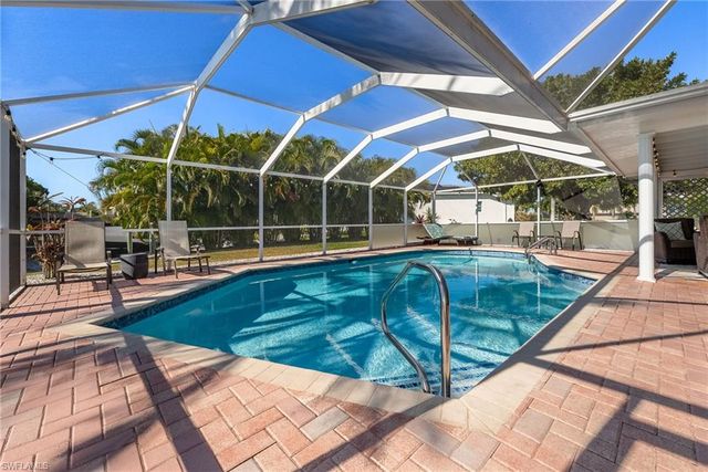 2025 SE 39th ST, Cape Coral, FL 33904