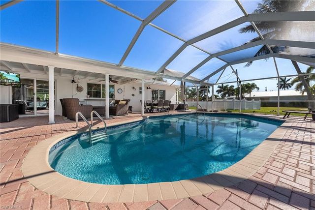 2025 SE 39th ST, Cape Coral, FL 33904