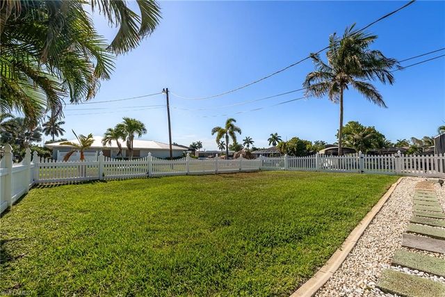 2025 SE 39th ST, Cape Coral, FL 33904