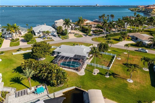 2025 SE 39th ST, Cape Coral, FL 33904