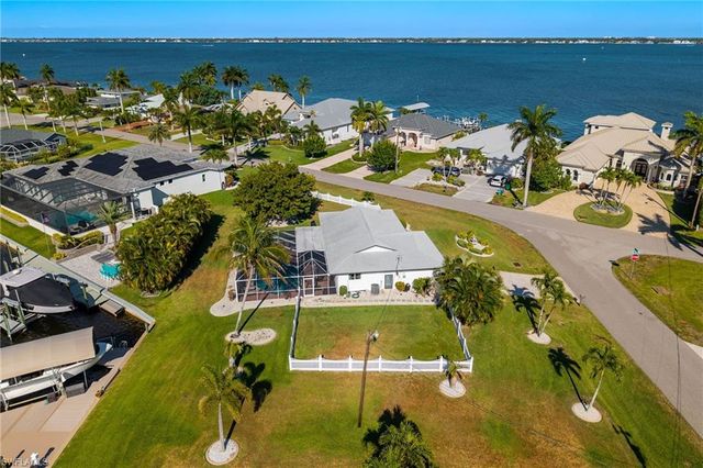 2025 SE 39th ST, Cape Coral, FL 33904