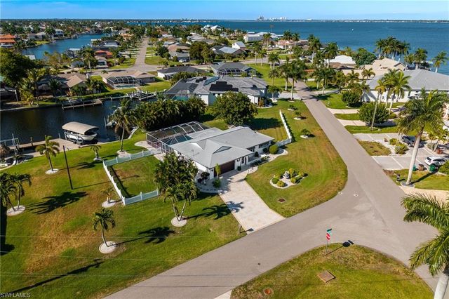 2025 SE 39th ST, Cape Coral, FL 33904
