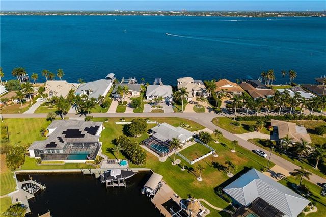 2025 SE 39th ST, Cape Coral, FL 33904