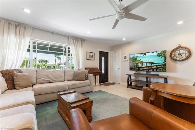 2025 SE 39th ST, Cape Coral, FL 33904