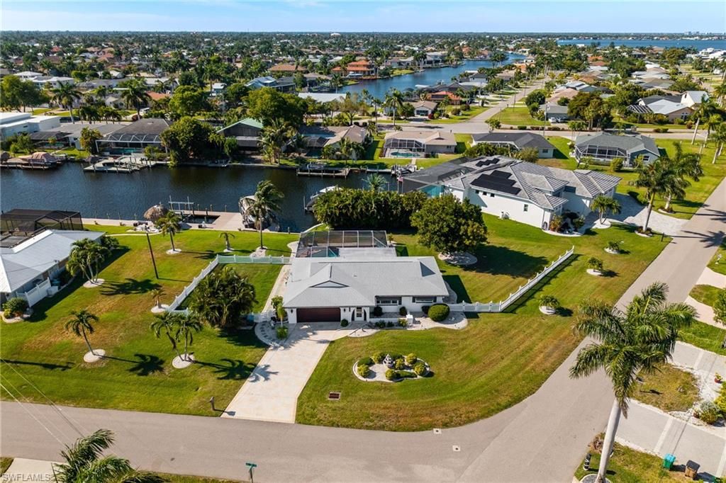 2025 SE 39th ST, Cape Coral, FL 33904