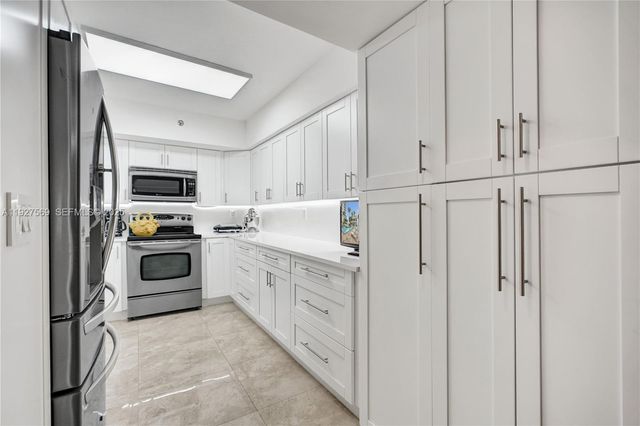 3600 Mystic Pointe Dr 311, Aventura, FL 33180