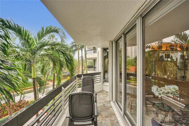 3600 Mystic Pointe Dr 311, Aventura, FL 33180