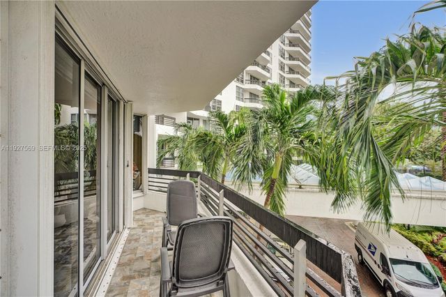3600 Mystic Pointe Dr 311, Aventura, FL 33180
