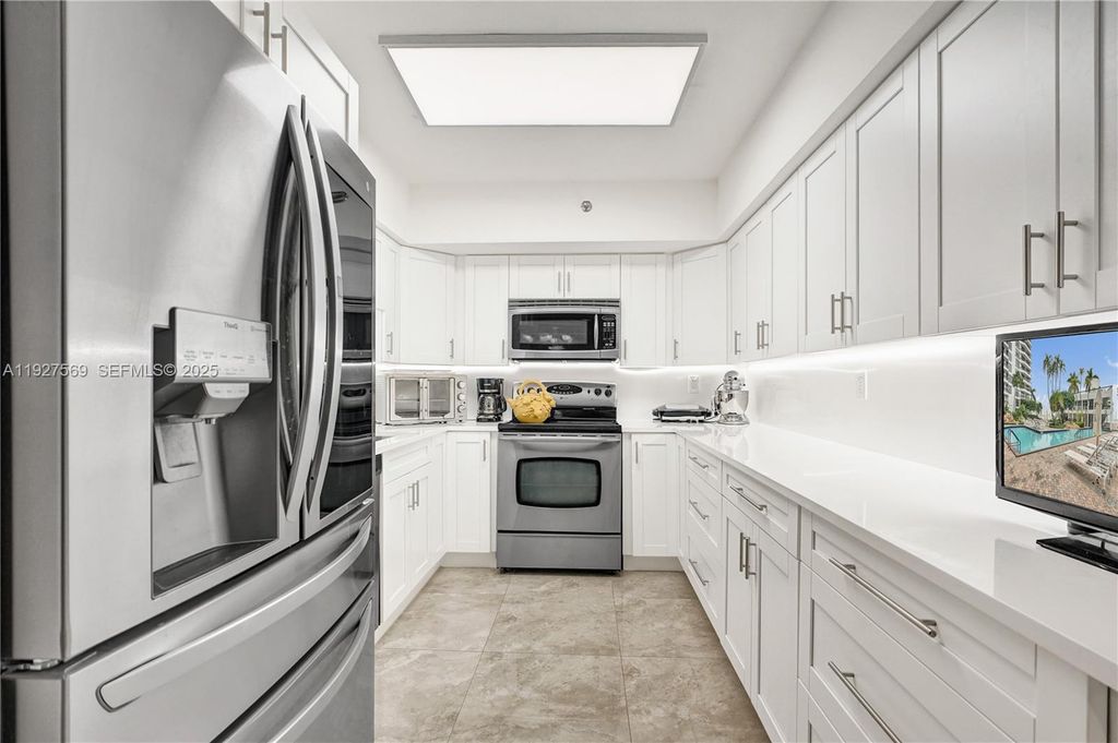 3600 Mystic Pointe Dr 311, Aventura, FL 33180