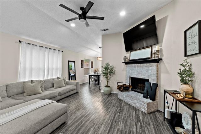 709 Grandview Avenue, Seagoville, TX 75159