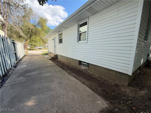 486 Frazier Avenue, Akron, OH 44305