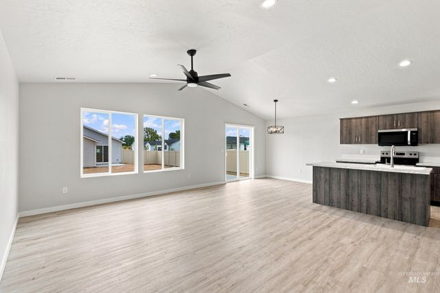 4405 Hewitt St, Caldwell, ID 83605