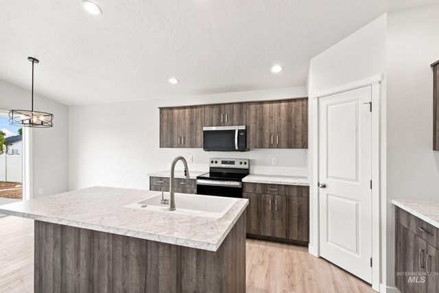 4405 Hewitt St, Caldwell, ID 83605