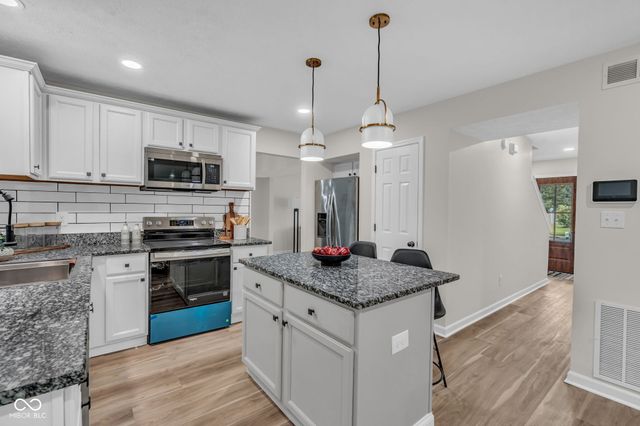 6903 Bretton Wood Drive, Indianapolis, IN 46268