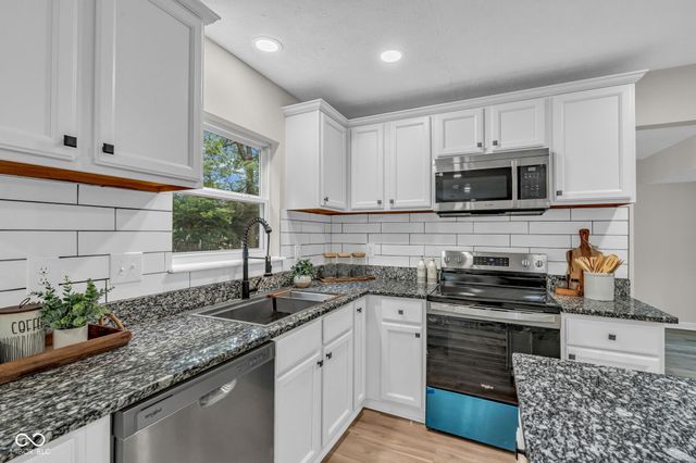 6903 Bretton Wood Drive, Indianapolis, IN 46268