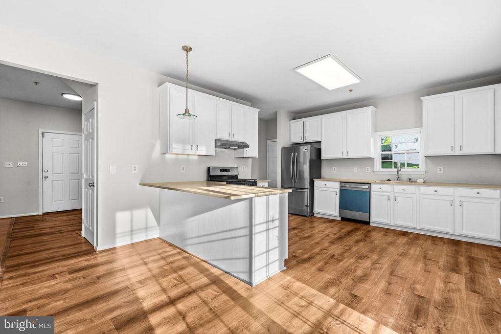 Image 10 of property listing at 2605 ORCHARD SUMMITT CT, Landover, MD 20785