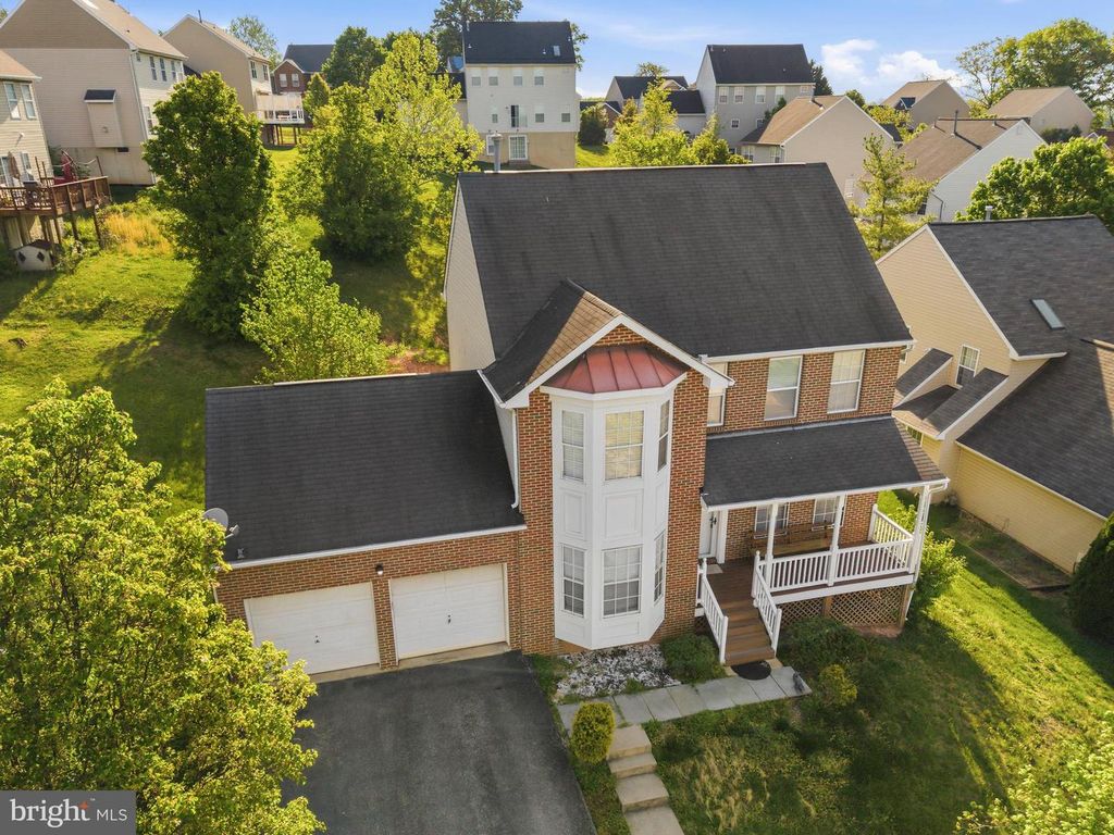 Image 3 of property listing at 2605 ORCHARD SUMMITT CT, Landover, MD 20785