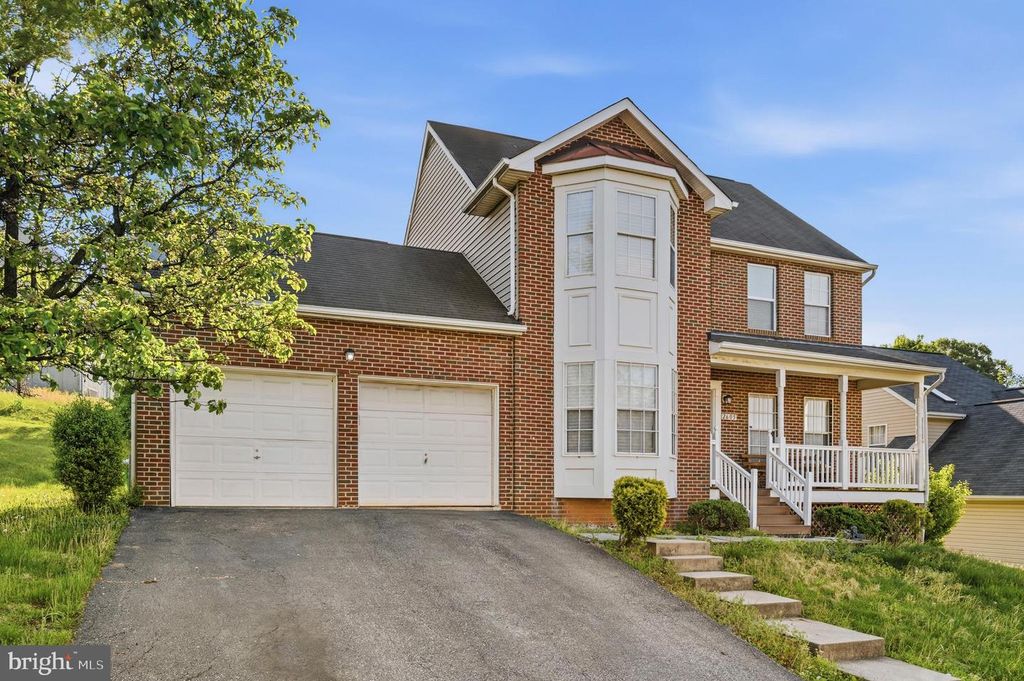 Image 4 of property listing at 2605 ORCHARD SUMMITT CT, Landover, MD 20785