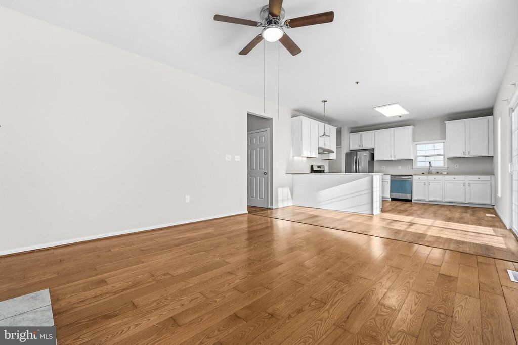 Image 9 of property listing at 2605 ORCHARD SUMMITT CT, Landover, MD 20785