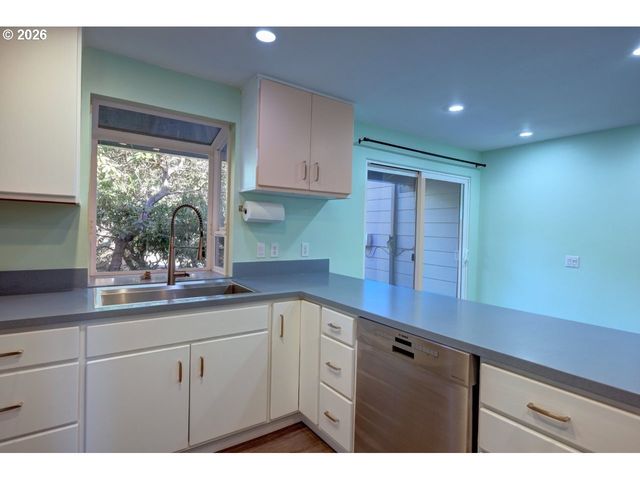 265 AUBURN Ave, Astoria, OR 97103