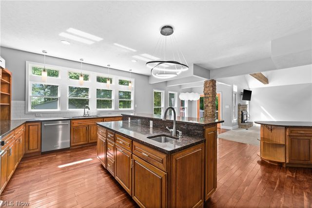 4348 Lansing Drive, North Olmsted, OH 44070