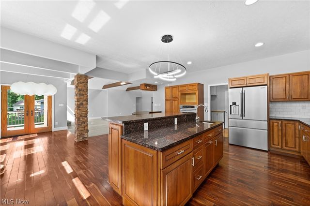 4348 Lansing Drive, North Olmsted, OH 44070