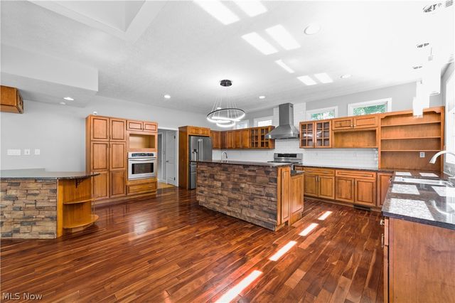 4348 Lansing Drive, North Olmsted, OH 44070