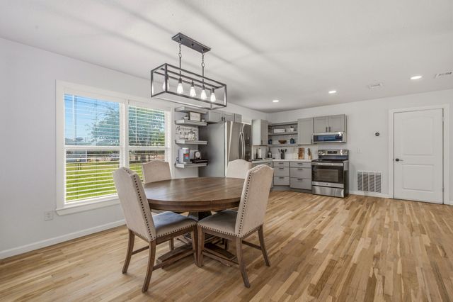 613 Crestview Drive, Granbury, TX 76048