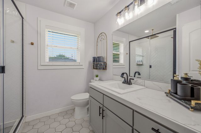 613 Crestview Drive, Granbury, TX 76048