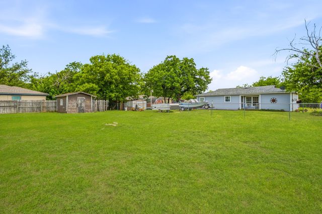 613 Crestview Drive, Granbury, TX 76048