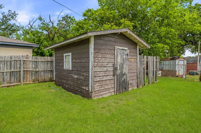 613 Crestview Drive, Granbury, TX 76048