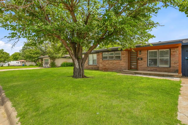 613 Crestview Drive, Granbury, TX 76048