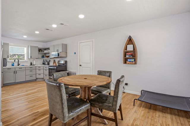 613 Crestview Drive, Granbury, TX 76048
