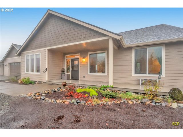 350 POWDER HILL Dr, Kalama, WA 98625