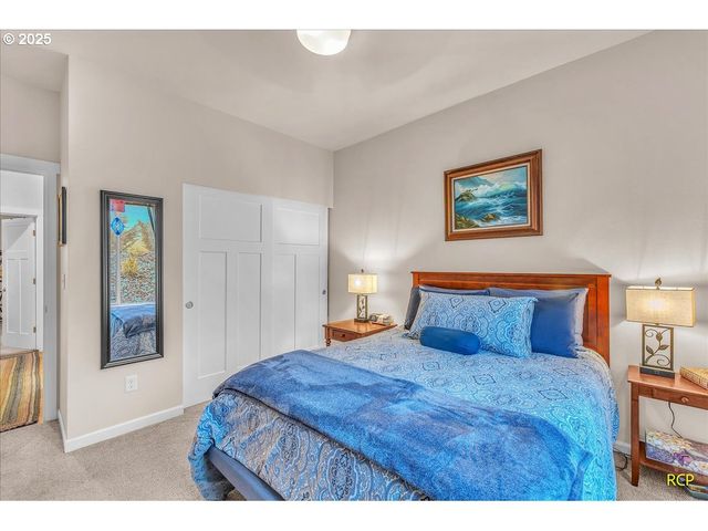 350 POWDER HILL Dr, Kalama, WA 98625