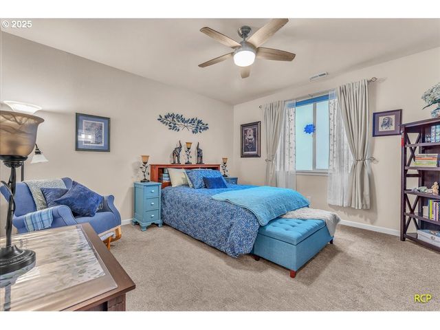 350 POWDER HILL Dr, Kalama, WA 98625