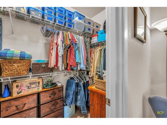 350 POWDER HILL Dr, Kalama, WA 98625