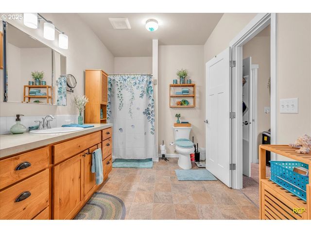 350 POWDER HILL Dr, Kalama, WA 98625