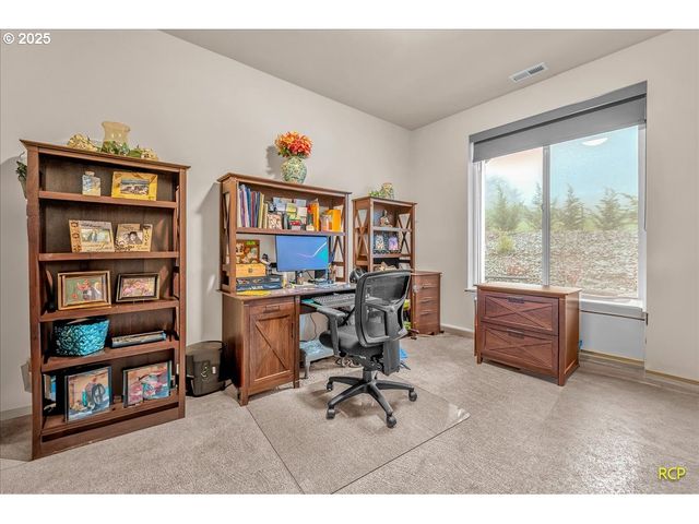 350 POWDER HILL Dr, Kalama, WA 98625