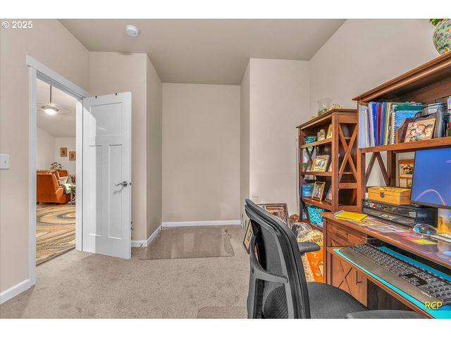 350 POWDER HILL Dr, Kalama, WA 98625