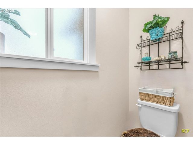 350 POWDER HILL Dr, Kalama, WA 98625