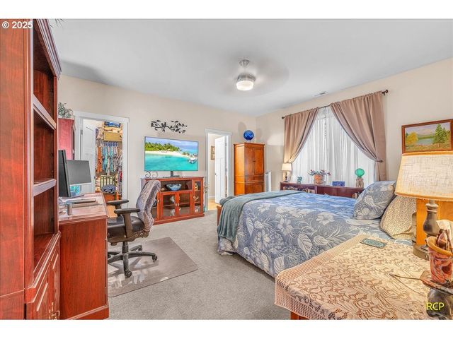 350 POWDER HILL Dr, Kalama, WA 98625