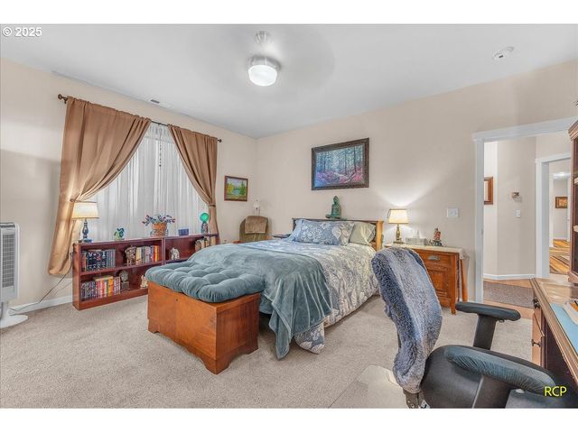 350 POWDER HILL Dr, Kalama, WA 98625